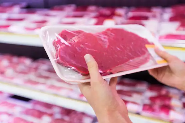 The red liquid in the meat trays is not blood: it appears for a very specific reason