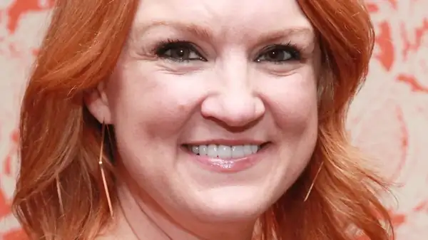 Ree Drummond combines pineapple and olives on her favorite pizza