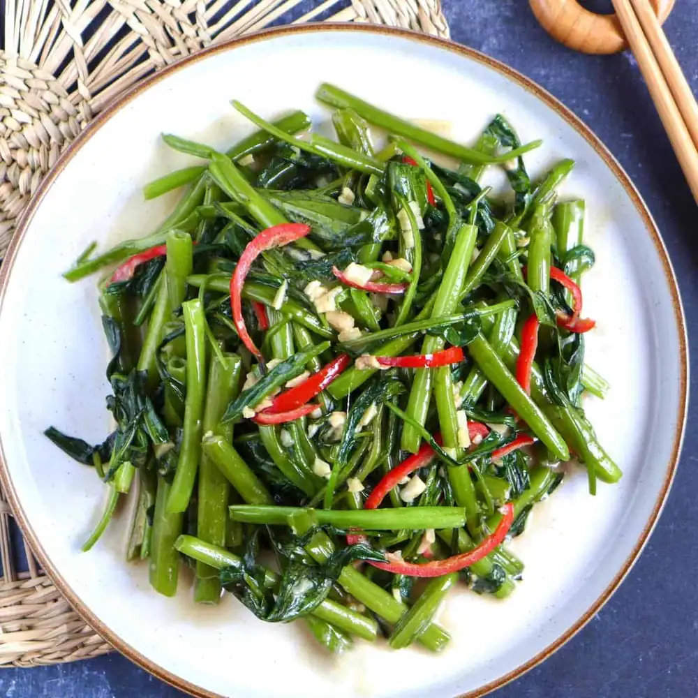 Water Spinach Stir-Fry (椒腐通菜)