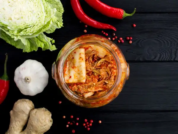 El kimchi, el chucrut picante que acompaña casi todas las comidas en Corea