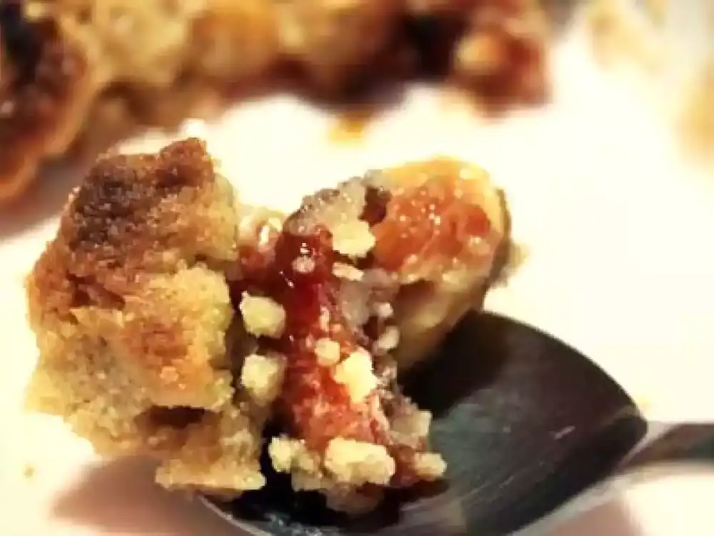 Fig, hazelnut, and chestnut flour crumble recipe