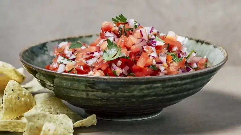 Here we explain how long your fresh homemade salsa will keep in the refrigerator