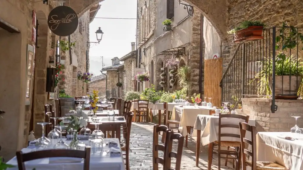 He cooked around the world, then he chose a village of 10 inhabitants: this is how Serpillo was born
