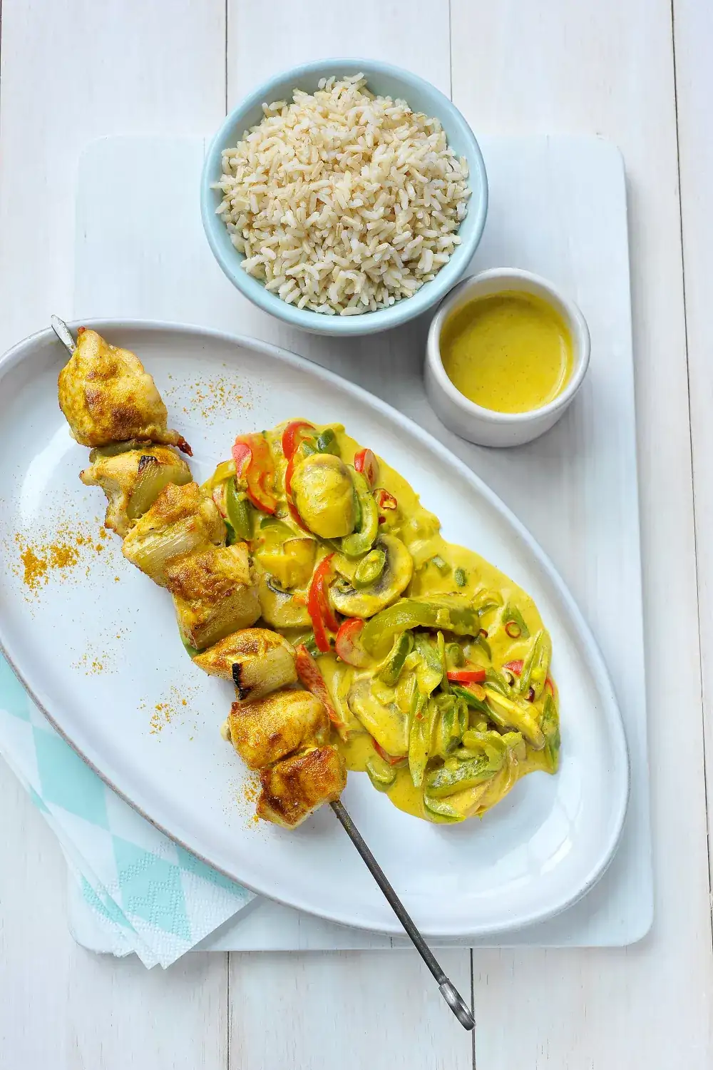 Turkey skewers with rice and mild curry