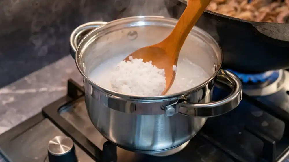 No broth, no fat: rice tastes even better if you add this to the cooking water