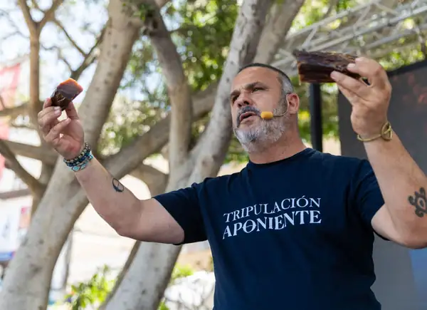 A tuna cutting demonstration from Tenerife and Ángel León's seafood sausages open the 7th Meeting of the Seas
