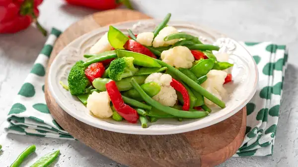 Escaldar o cocinar al vapor: cuál conserva mejor los nutrientes de las verduras