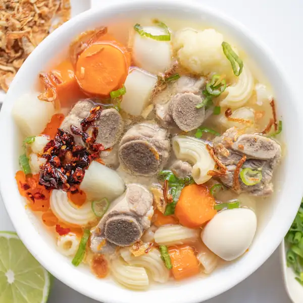 Stir Fried Rice Noodles and Pork