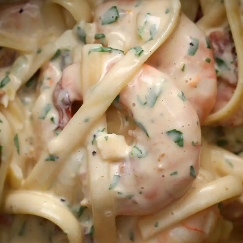 Receta de alfredo de camarones con tocino y ajo