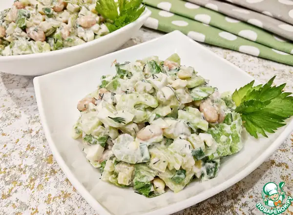 Vegetable salad with beans