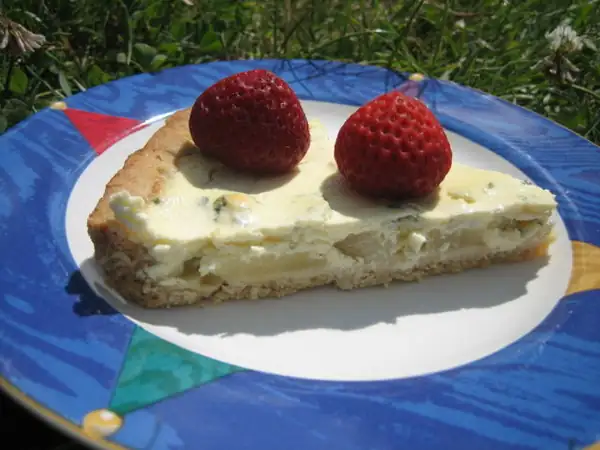 Pear and blue cheese pie