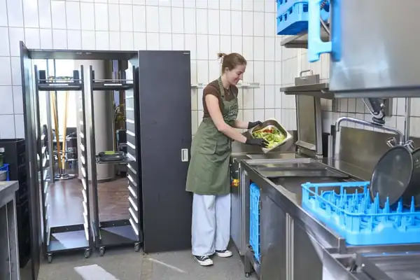 Fewer trips, more efficiency: This is how food waste management relieves the burden on the dishwashing area