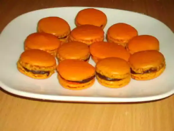 Recipe for macarons with dark chocolate and jasmine ganache