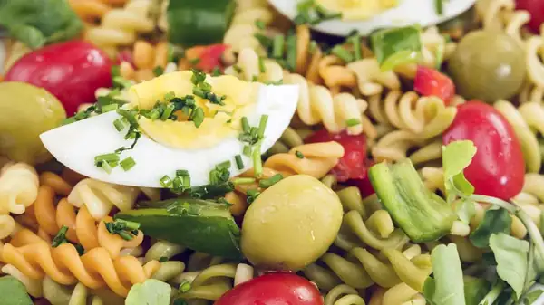 The color of the tricolor pasta does not change its flavor