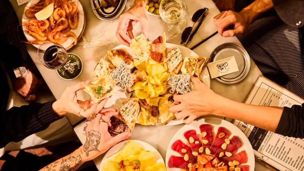 This legendary traditional tavern is a favorite of the Rolling Stones