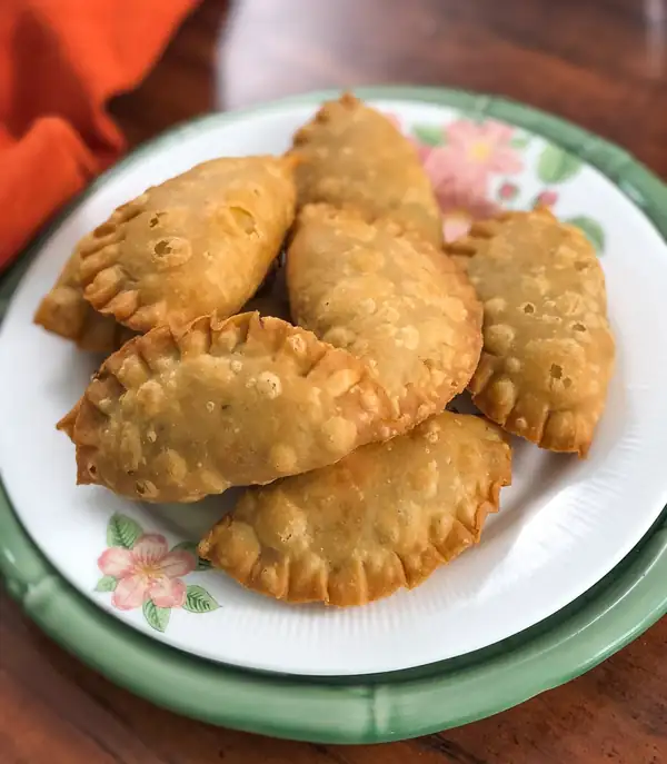 Moong Dal Ghughra Recipe (Gujiya/ Karanji) Recipe