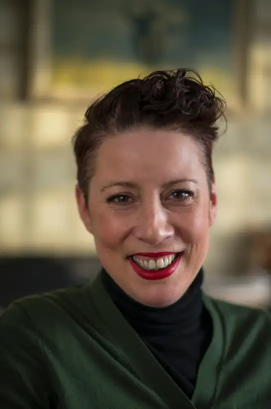 Dos minutos con Lorraine Abrahams, Ampéli