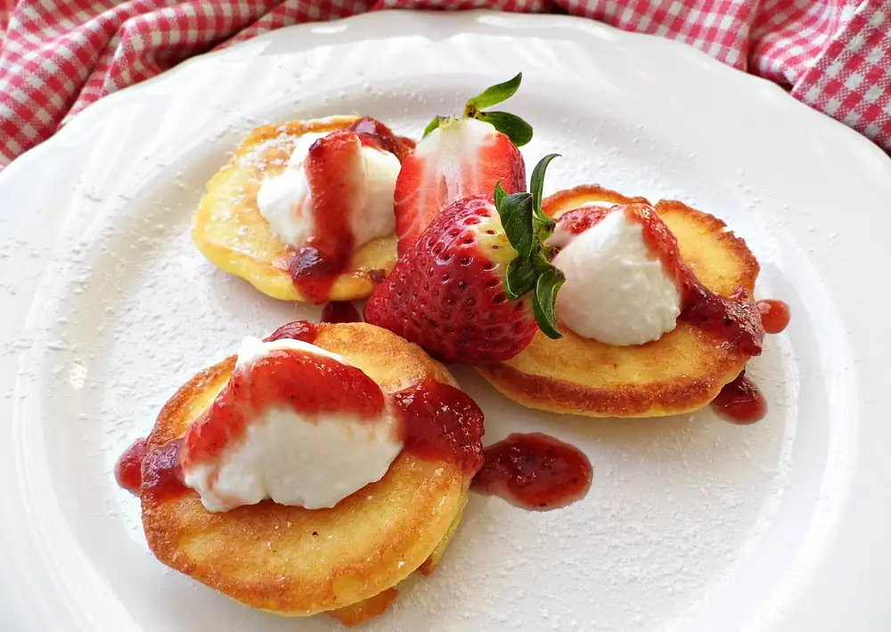 Pancakes made from yogurt and apple batter