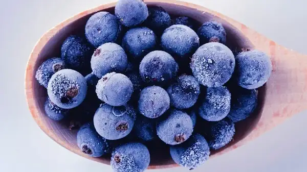 Frozen blueberries retain their intense purple color better