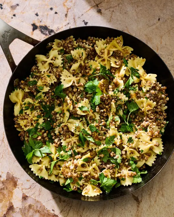 Kasha Varnishkes Recipe (Bow Tie Noodles With Buckwheat)