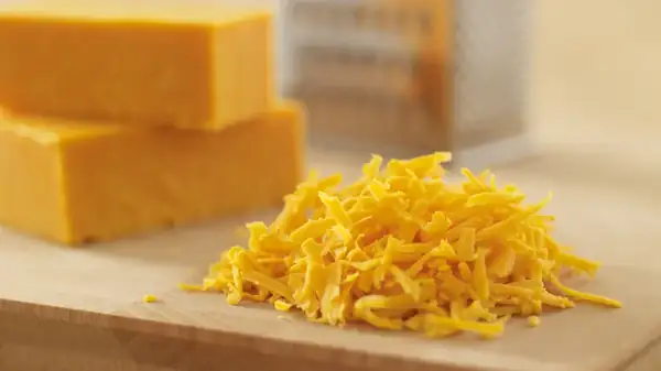 Cornstarch: the anti-caking agent for homemade grated cheese