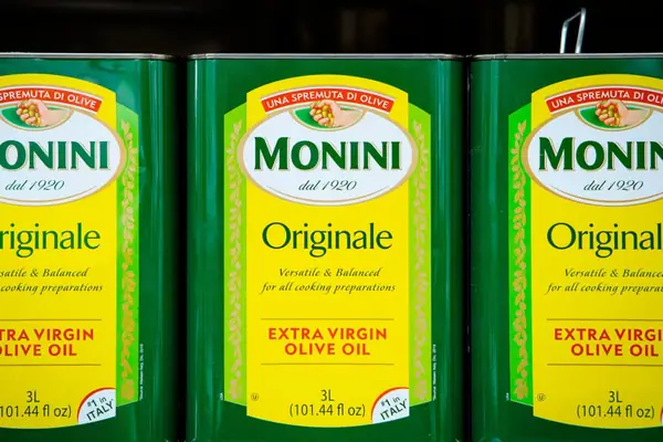 The Multimillion-Dollar Junkets That Introduced Americans to Olive Oil