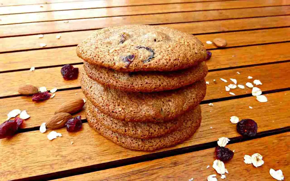 Oatmeal, almond and raisin biscuits, I bet you've never tried this crumbly goodness before