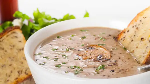 Creamy mushroom soup: a warm cream that will win you over with the first spoonful