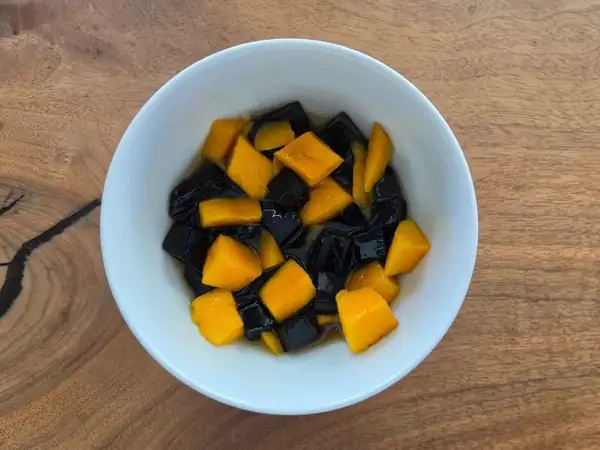 Recipe: Try this mango grass jelly dessert