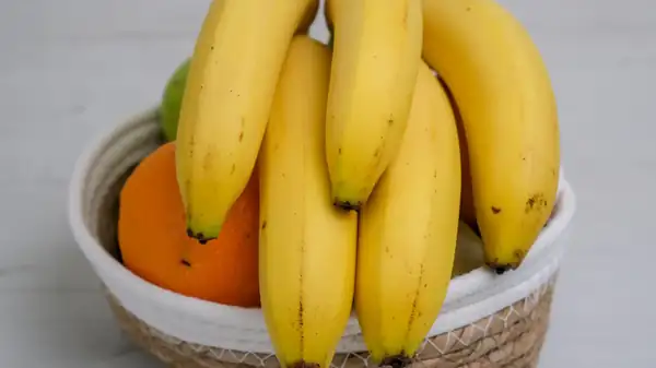 Bananas: “Since I stopped storing them like that, they don't turn brown as quickly anymore, it really makes all the difference.”
