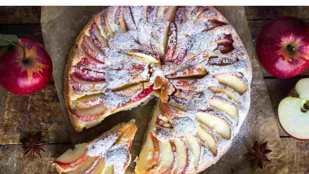 Grandma always made us apple pie, but today, with little time, we had to adjust our recipe. Only three ingredients