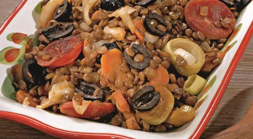 Lentejas verdes con carnes ahumadas