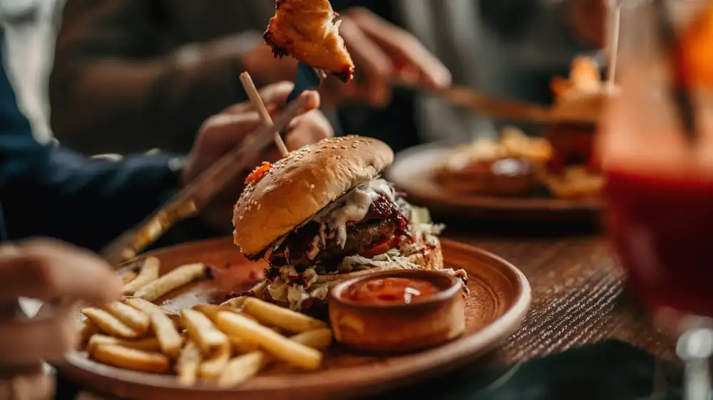 Find The Hands-Down Best Hole-In-The-Wall Restaurants In Any City By Spotting These Clues