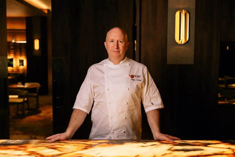 “No soy un científico loco, simplemente me gusta jugar con los ingredientes” – Regis Cursan, chef pastelero internacional de Nobu, visitó Budapest