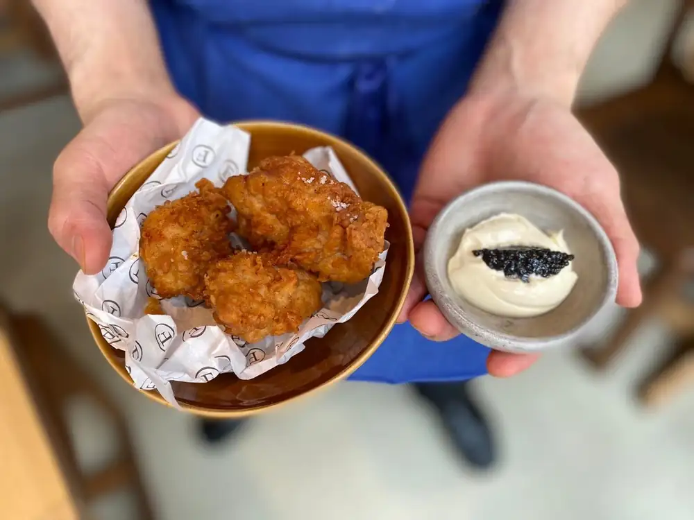 Recipe for veal sweetbread nuggets with raw cream and caviar