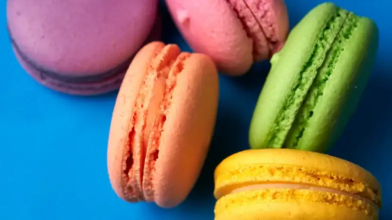 What is macaronage, the technique that gives macarons their texture