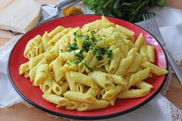 Its Color Invites You to a Flavorful Experience: Pasta with Curry Sauce