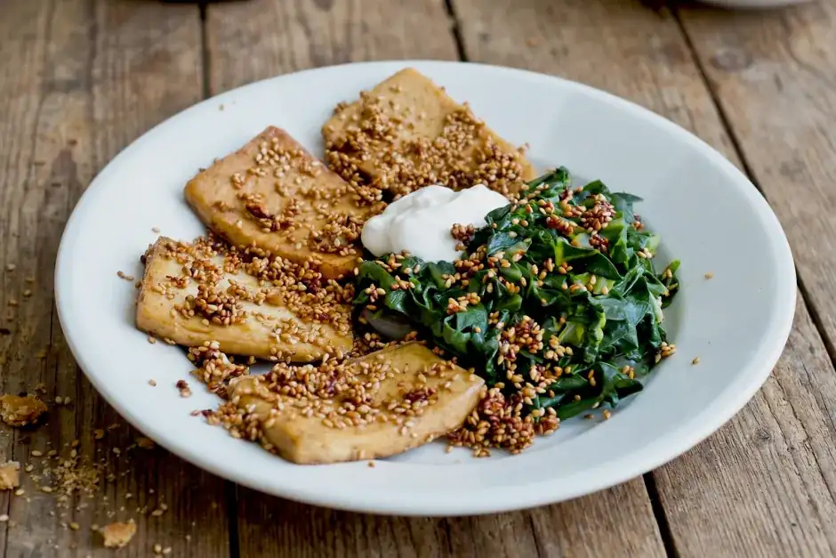 Tofu with spinach and sesame