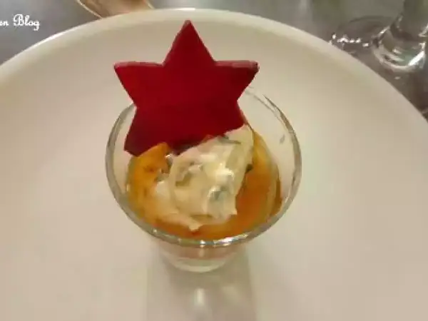 Receta de verrines con queso de cabra, miel y remolacha tostada